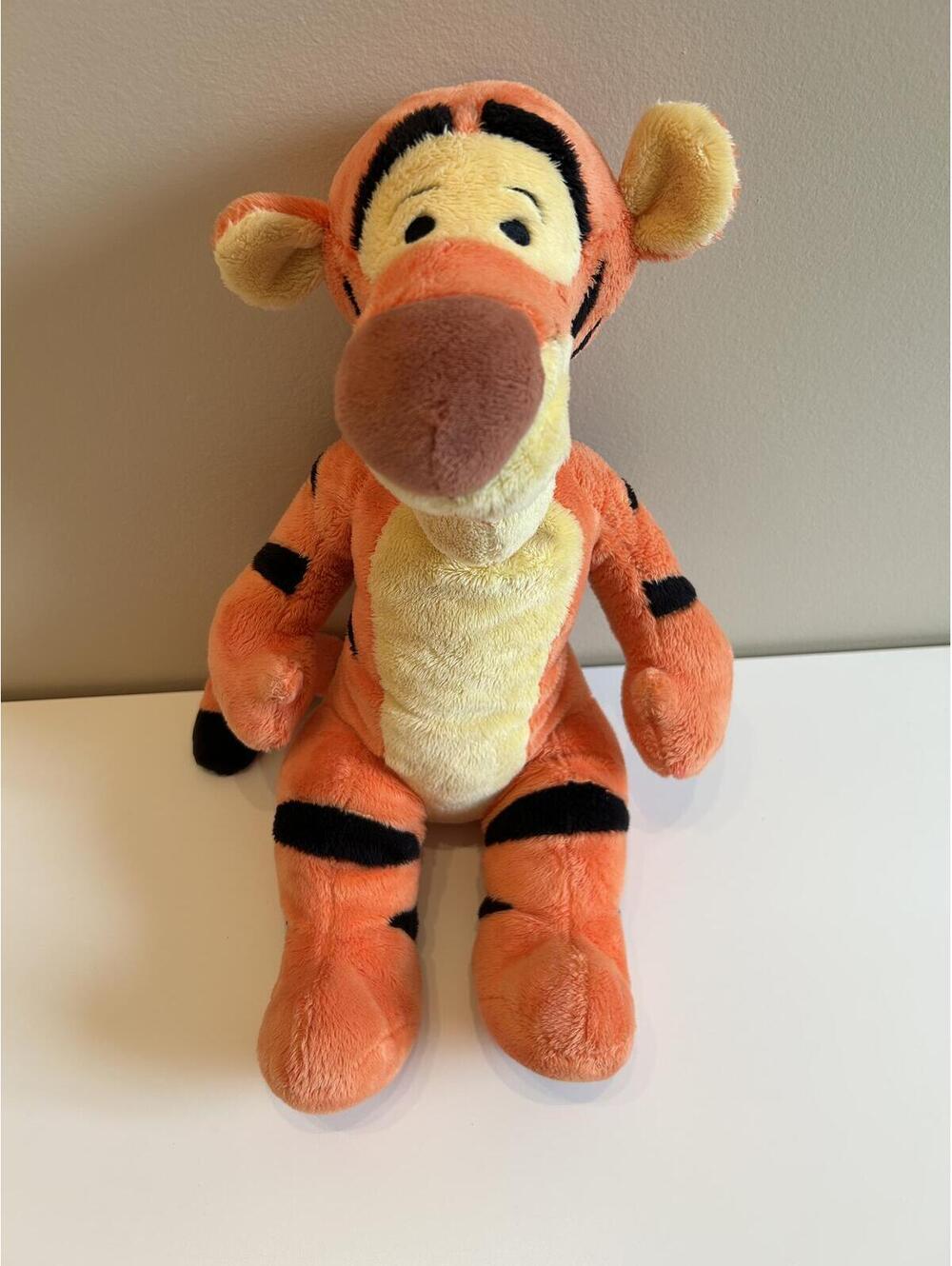 Tigger Winnie The Pooh 18” Plush Disney Store Stamped Exclusive Authentic Orange